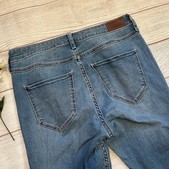 Hollister Y2K High Rise Super Skinny Distressed Medium Wash Jeans 13/31 - Picture 6 of 11